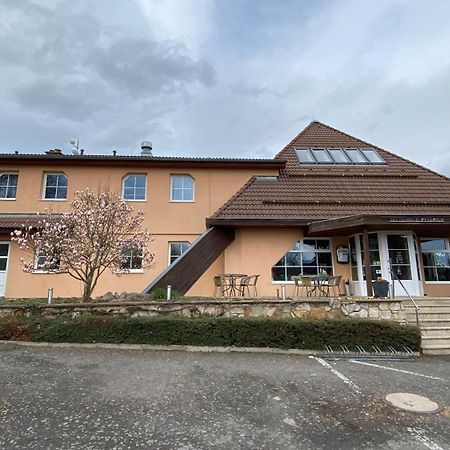 ホテル Restaurace Pyramida カルロヴィ・ヴァリ エクステリア 写真